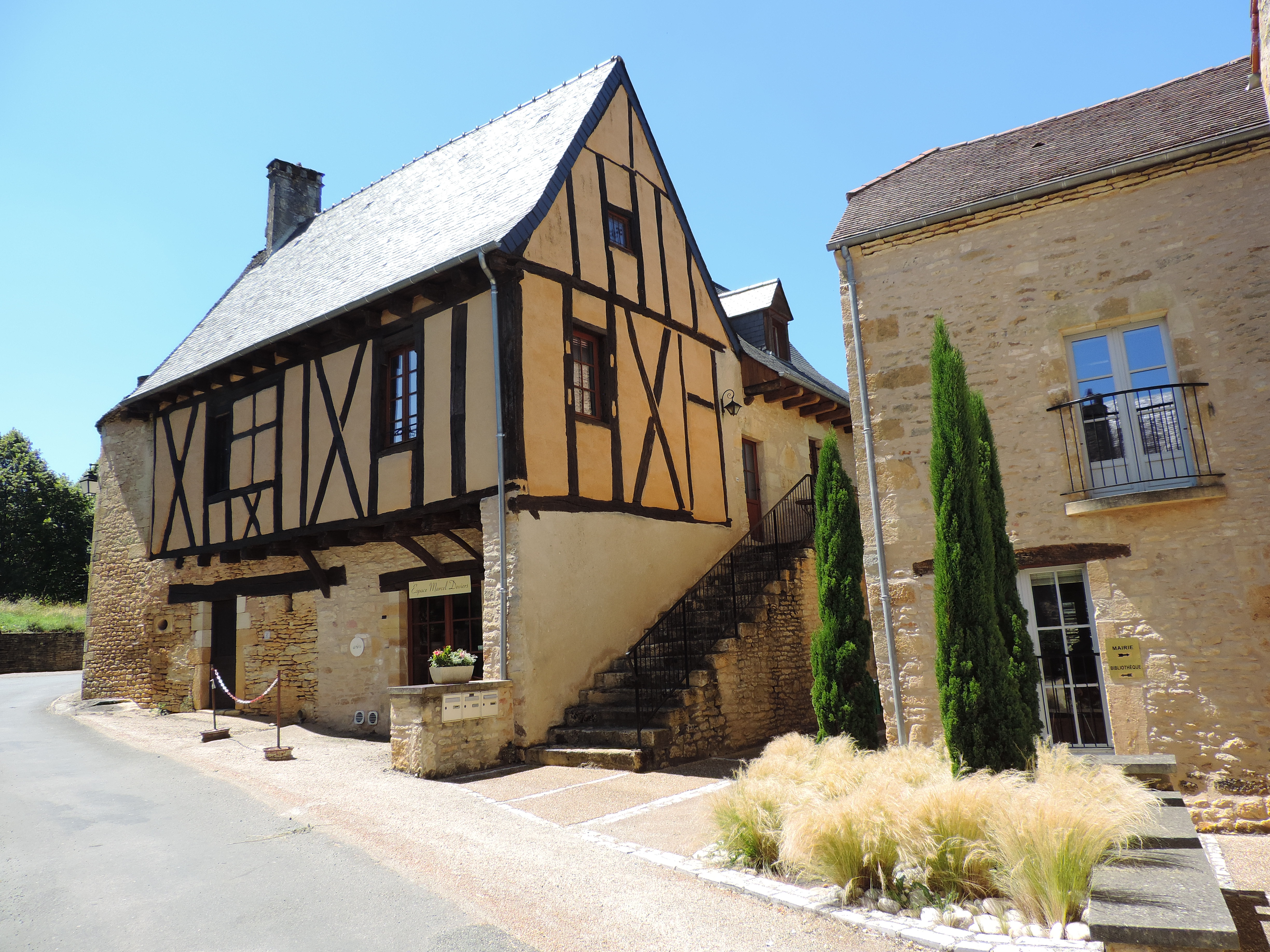 Archignac bourg.JPG