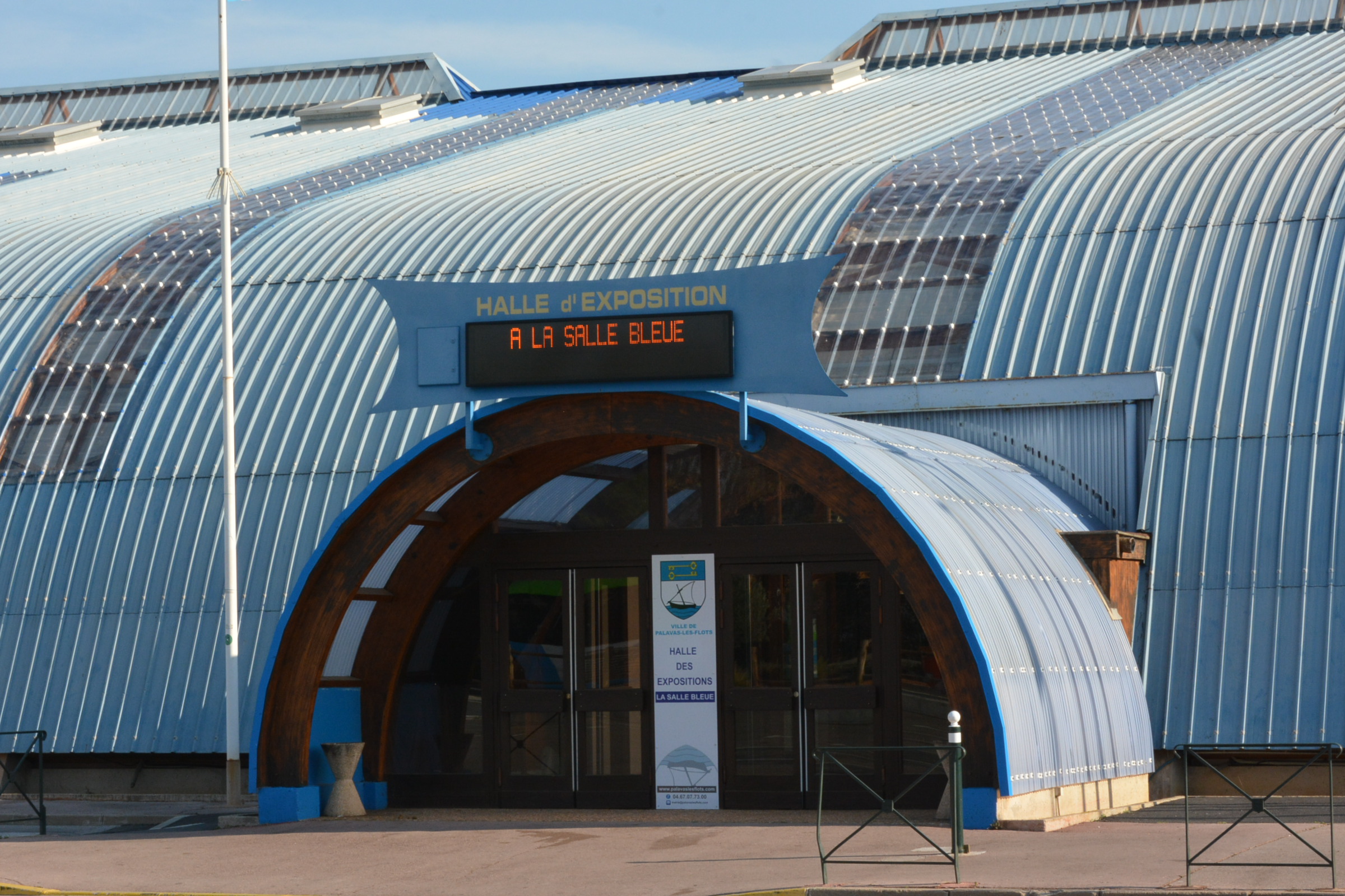Résultat de recherche d'images pour "salle bleu palavas"