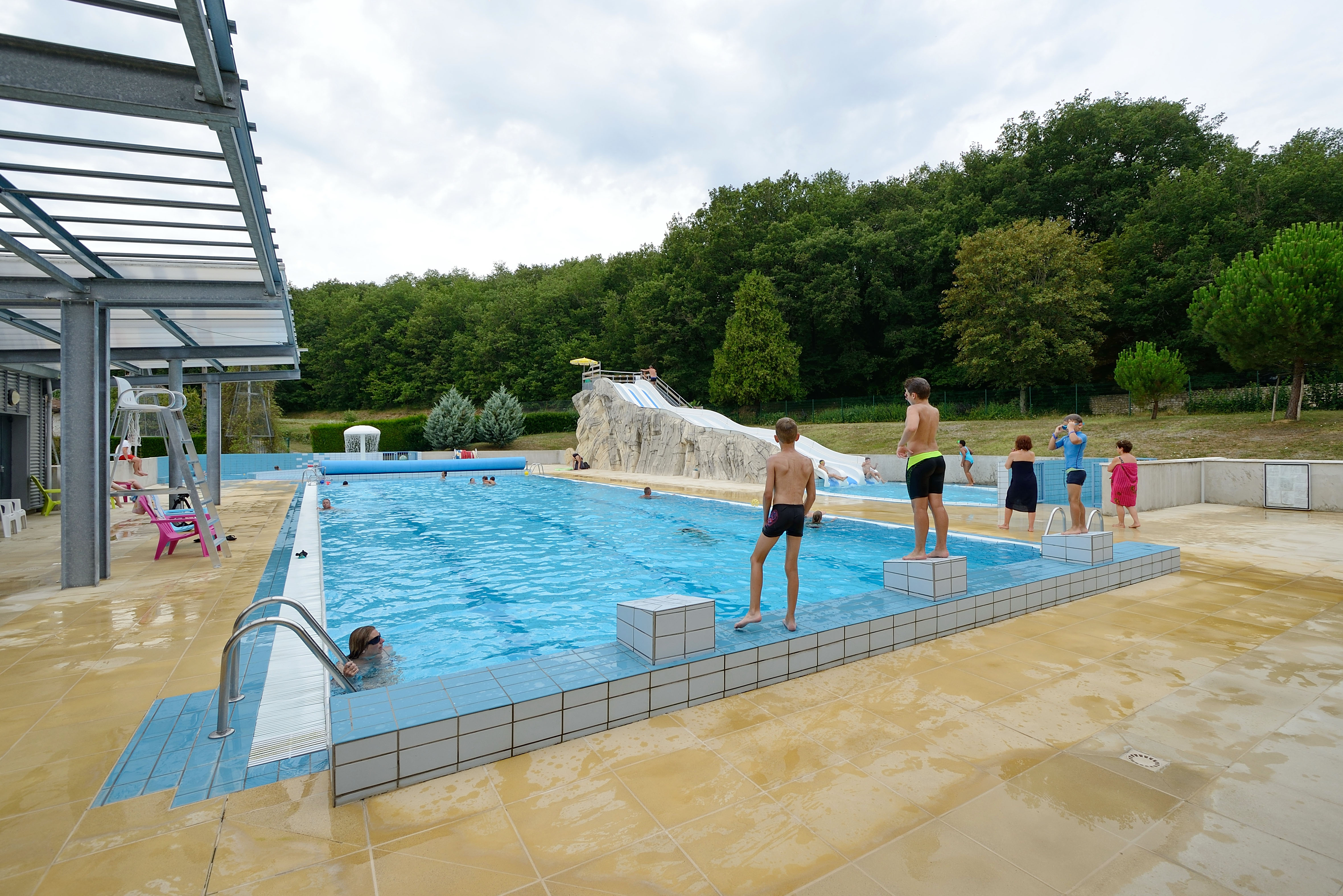 piscine de saint savin equipements de loisirs saint savin office de tourisme de sud vienne poitou