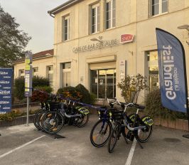 Station de vélos Fluo à assistance électrique
