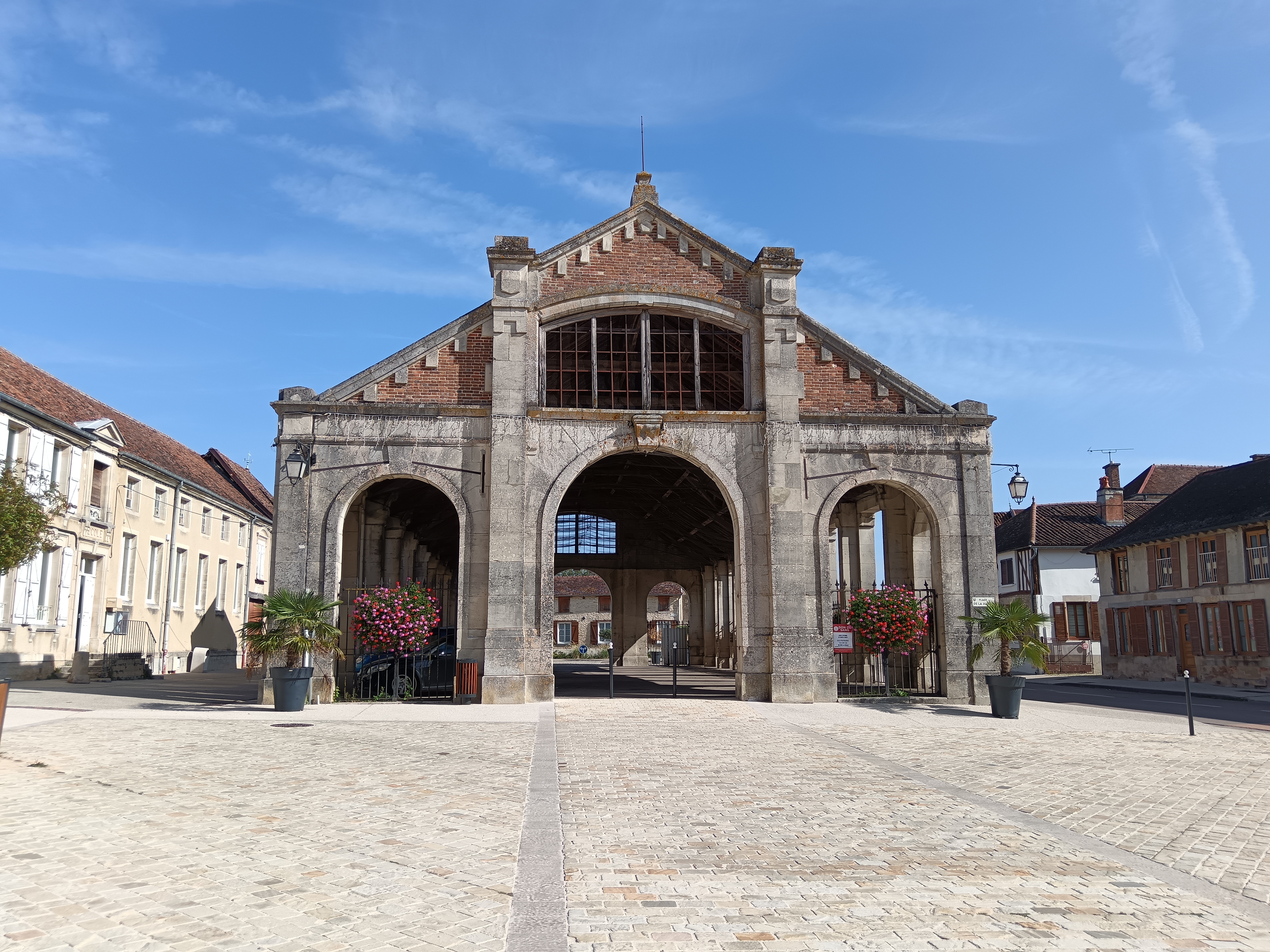 Halle en pierre de Dienville, Dienville