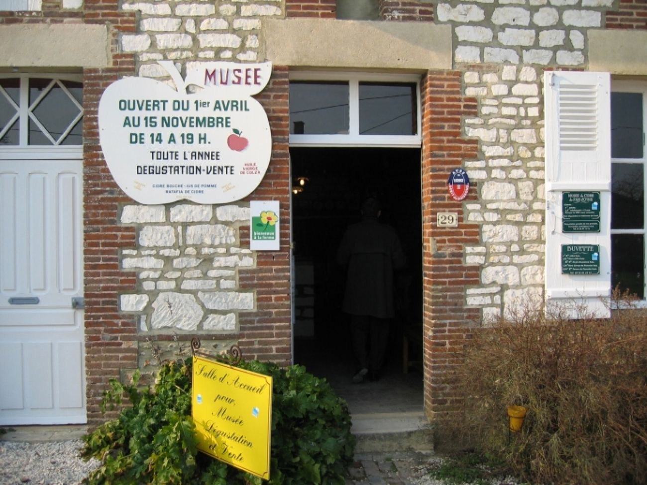 Les Trois Monts